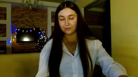 Snapshot of sea_cocktail chatting on 12.15.25 Elizabeth online show from 12.15.25