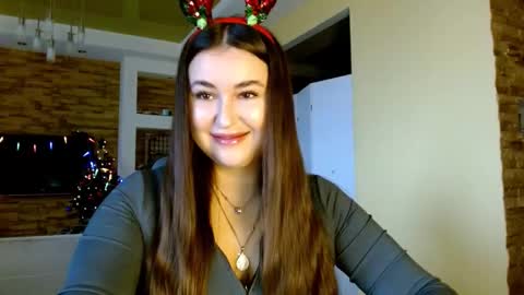 Snapshot of sea_cocktail chatting on 12.16.25 Elizabeth online show from 12.16.25