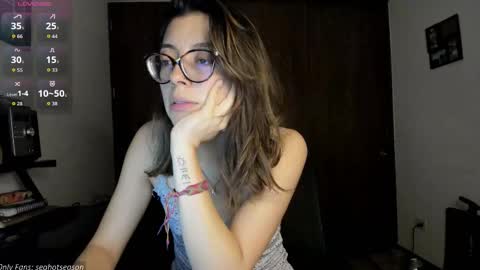 Aria Independent model online show from 10.18.25