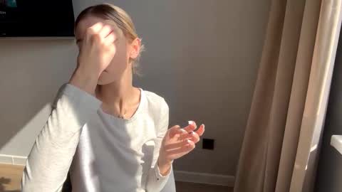 Snapshot of seasonhamiss chatting on 03.13.26 Kate online show from 03.13.26