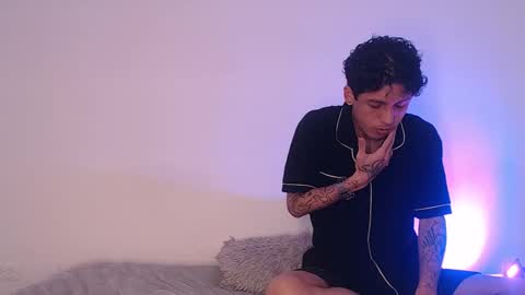 Snapshot of sebas_and_mila chatting on 09.29.25 CAMILA Y SEBASTIAN online show from 09.29.25