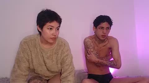 Snapshot of sebas_and_mila chatting on 10.28.25 CAMILA Y SEBASTIAN online show from 10.28.25