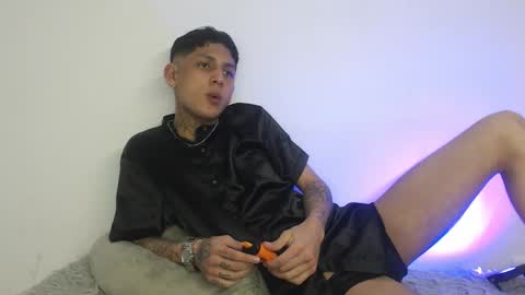 Snapshot of sebas_and_mila chatting on 01.17.26 CAMILA Y SEBASTIAN online show from 01.17.26