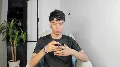 Snapshot of sebas_rosse chatting on 10.17.25 sebastian online show from 10.17.25