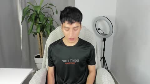 Snapshot of sebas_rosse chatting on 12.04.25 sebastian online show from 12.04.25