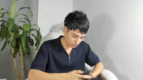 Snapshot of sebas_rosse chatting on 12.14.25 sebastian online show from 12.14.25