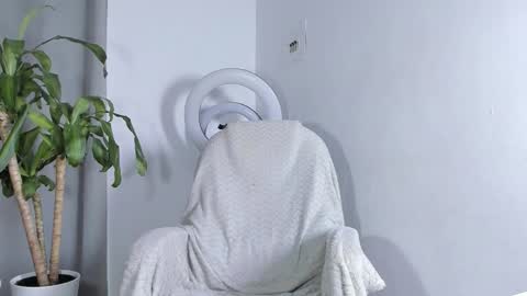 Snapshot of sebas_rosse chatting on 12.15.25 sebastian online show from 12.15.25