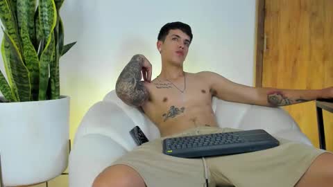 Snapshot of sebas_w01 chatting on 12.16.25 sebastian online show from 12.16.25