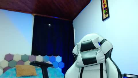 Snapshot of sebastian_025 chatting on 12.19.24 Sebastian online show from 12.19.24