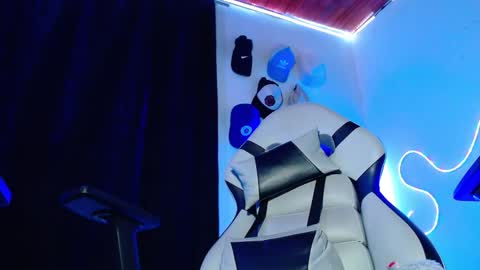 Snapshot of sebastian_025 chatting on 11.25.25 Sebastian online show from 11.25.25