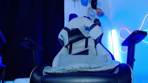 Snapshot of sebastian_025 chatting on 11.30.25 Sebastian online show from 11.30.25