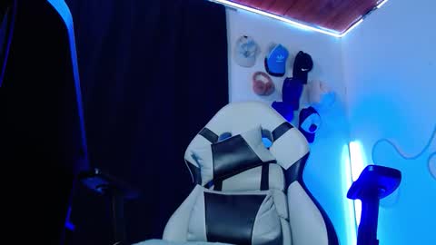 Snapshot of sebastian_025 chatting on 12.15.25 Sebastian online show from 12.15.25