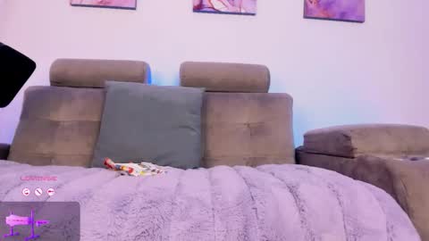     .  INDEPENDENT MODEL online show from 02.03.26