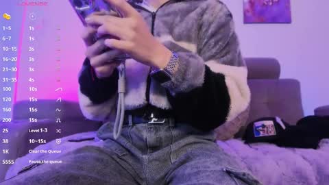     .  INDEPENDENT MODEL online show from 02.22.26