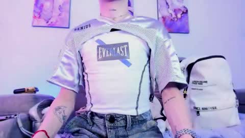     .  INDEPENDENT MODEL online show from 03.01.26