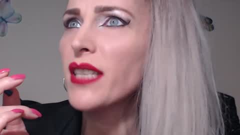 Snapshot of secoiya chatting on 01.23.25 Emily online show from 01.23.25