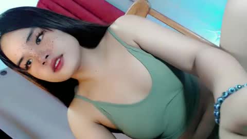 Snapshot of secret_affair18 chatting on 12.19.25 kwen online show from 12.19.25