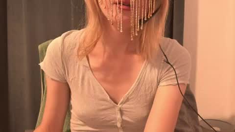 Snapshot of secretanni chatting on 07.04.26 Anni online show from 07.04.26