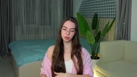 Snapshot of seductique chatting on 12.15.25 Mia online show from 12.15.25