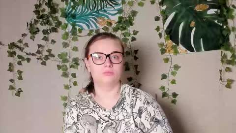 Snapshot of seductive_she_wolf chatting on 10.27.25 seductive_she_wolf online show from 10.27.25