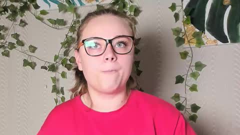 Snapshot of seductive_she_wolf chatting on 11.02.25 seductive_she_wolf online show from 11.02.25