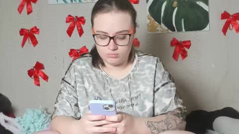 Snapshot of seductive_she_wolf chatting on 12.15.25 seductive_she_wolf online show from 12.15.25