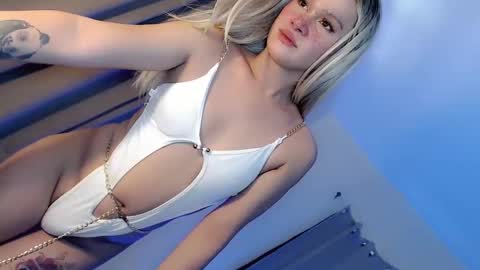 Snapshot of seductive_temptation1 chatting on 12.09.24 cath online show from 12.09.24