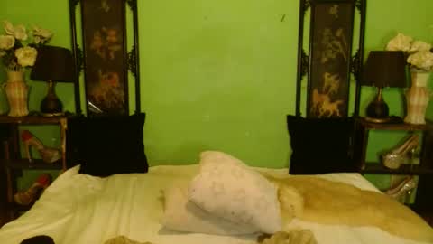 Snapshot of seductivecatxxx chatting on 03.06.25 dyosa isabel online show from 03.06.25