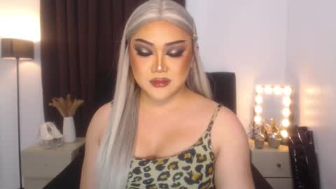 Natalie Mefford online show from 02.18.25