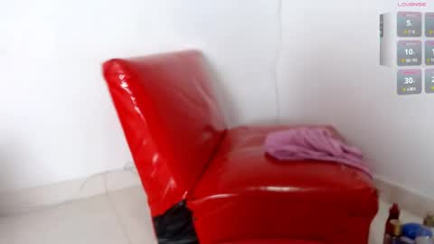 Snapshot of seductivespellvagina80 chatting on 05.05.26 Estefany online show from 05.05.26