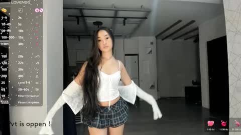 Snapshot of seeeyoumin chatting on 10.30.25 Akira Youri online show from 10.30.25