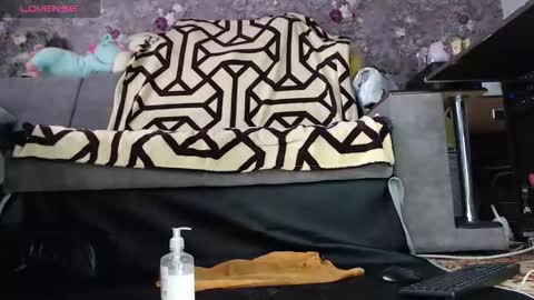 Snapshot of seexysweetie chatting on 11.02.25 Angie online show from 11.02.25