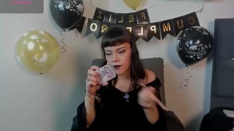 Snapshot of seijacu chatting on 12.17.25 seijacu online show from 12.17.25