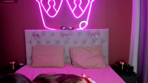Snapshot of selena_cutiee chatting on 12.18.24 Selena online show from 12.18.24