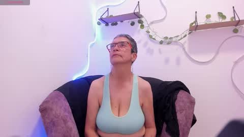 Snapshot of selena_ferreira chatting on 11.13.25 Selena online show from 11.13.25