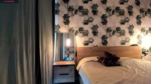 Snapshot of selena_rase chatting on 10.22.25 Selena online show from 10.22.25