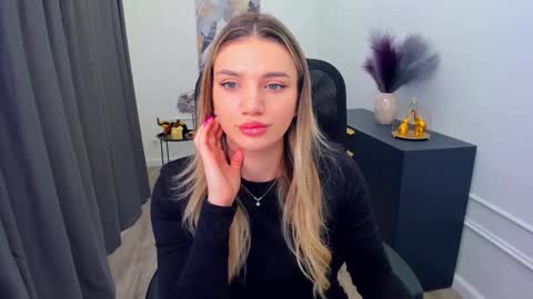 selenaemoore online show from 03.05.26