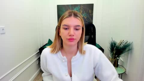 selenaemoore online show from 06.03.26
