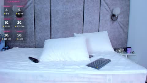 Snapshot of selenagomz chatting on 12.16.25 Selena online show from 12.16.25