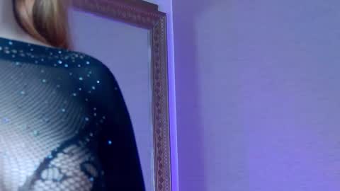 SelenaHanson online show from 11.21.25