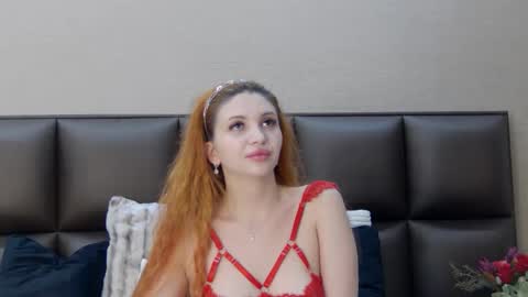 Snapshot of selenahanson chatting on 05.08.26 SelenaHanson online show from 05.08.26