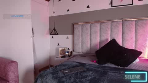 Snapshot of seleneblaze chatting on 09.25.25 Selene online show from 09.25.25