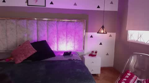 Snapshot of seleneblaze chatting on 10.13.25 Selene online show from 10.13.25