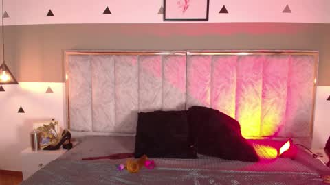 Snapshot of seleneblaze chatting on 10.27.25 Selene online show from 10.27.25