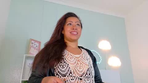 Snapshot of selenegibson__ chatting on 11.18.25 SELENE GIBSON online show from 11.18.25