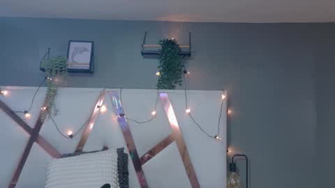 Snapshot of selenegibson__ chatting on 12.14.25 SELENE GIBSON online show from 12.14.25