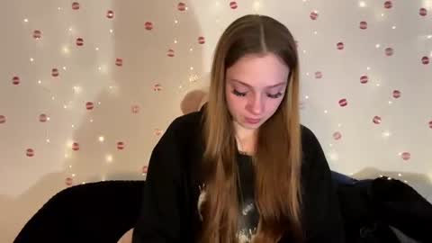 Snapshot of selenegupta chatting on 07.18.26 Kylie online show from 07.18.26