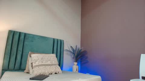 Selene Lujan online show from 11.22.25