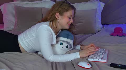 Snapshot of selinswarovski chatting on 02.02.25 SelinSwarovski online show from 02.02.25