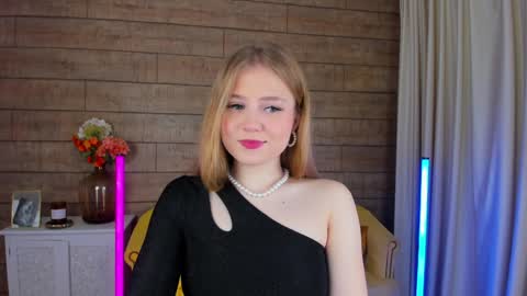 Snapshot of selinswarovski chatting on 02.03.25 SelinSwarovski online show from 02.03.25